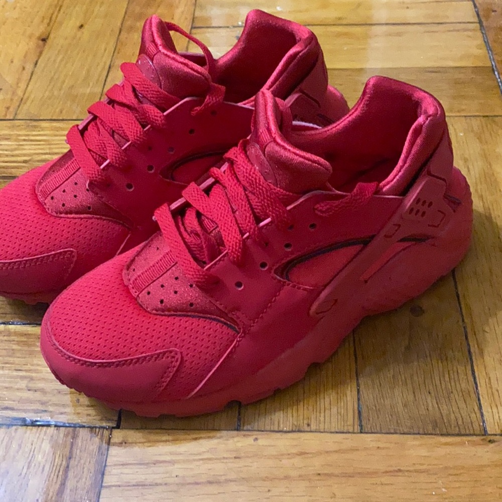 Nike hurachi sneakers